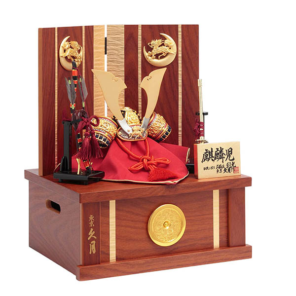 五月人形 久月 久月作 麒麟児之兜 収納飾り 正絹 朱糸縅 麒麟金物付き二曲屏風 甲冑師 鈴木利光 詳細画像 久月 五月人形 久月作 麒麟児之兜 収納飾り 正絹 朱糸縅 麒麟金物付き二曲屏風 甲冑師 鈴木利光 詳細画像