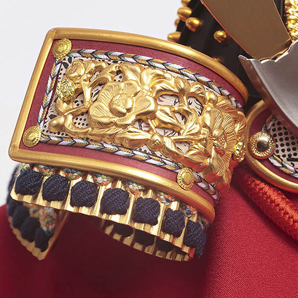 五月人形 久月 久月作 麒麟児之兜 収納飾り 正絹 朱糸縅 麒麟金物付き二曲屏風 甲冑師 鈴木利光 詳細画像 久月 五月人形 久月作 麒麟児之兜 収納飾り 正絹 朱糸縅 麒麟金物付き二曲屏風 甲冑師 鈴木利光 詳細画像