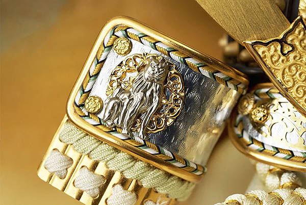 久月　 五月人形　久月作 獅狛之兜 収納飾り 正絹 萌黄匂縅 銀松二曲 甲冑師 鈴木利光　詳細画像