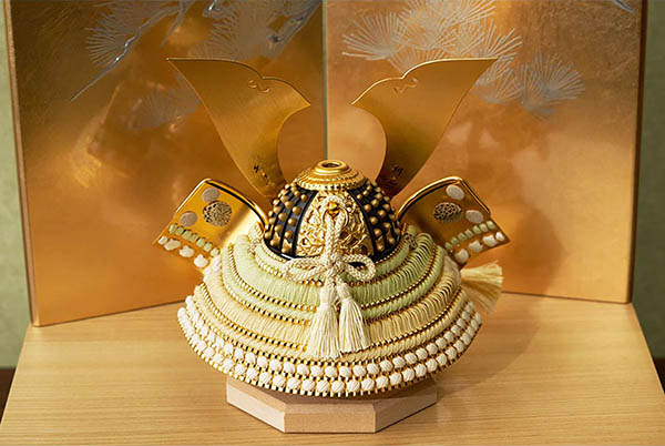 久月　 五月人形　久月作 獅狛之兜 収納飾り 正絹 萌黄匂縅 銀松二曲 甲冑師 鈴木利光　詳細画像