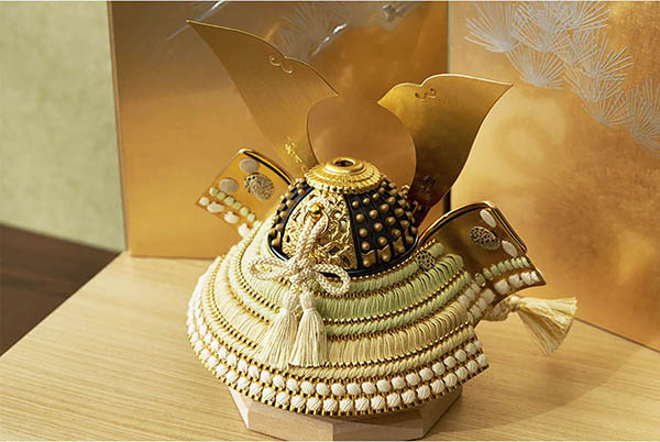 久月　 五月人形　久月作 獅狛之兜 収納飾り 正絹 萌黄匂縅 銀松二曲 甲冑師 鈴木利光　詳細画像