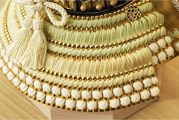 久月　 五月人形　久月作 獅狛之兜 収納飾り 正絹 萌黄匂縅 銀松二曲 甲冑師 鈴木利光　詳細画像