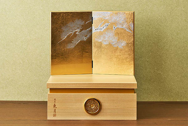 久月　 五月人形　久月作 獅狛之兜 収納飾り 正絹 萌黄匂縅 銀松二曲 甲冑師 鈴木利光　詳細画像