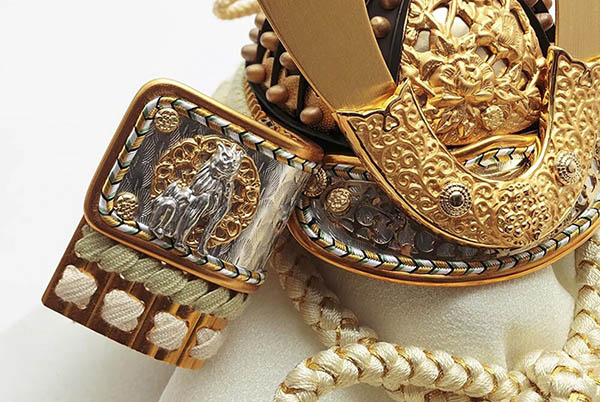 久月　 五月人形　久月作 獅狛之兜 収納飾り 正絹 萌黄匂縅 銀松二曲 甲冑師 鈴木利光　詳細画像