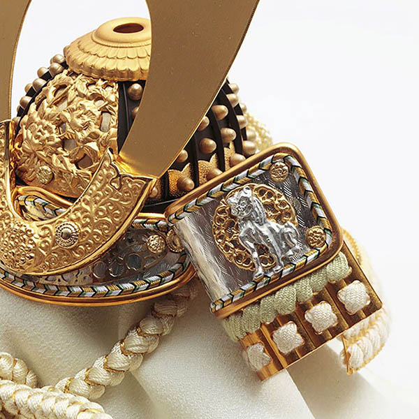 久月　 五月人形　久月作 獅狛之兜 収納飾り 正絹 萌黄匂縅 銀松二曲 甲冑師 鈴木利光　詳細画像