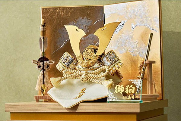 久月　 五月人形　久月作 獅狛之兜 収納飾り 正絹 萌黄匂縅 銀松二曲 甲冑師 鈴木利光　詳細画像