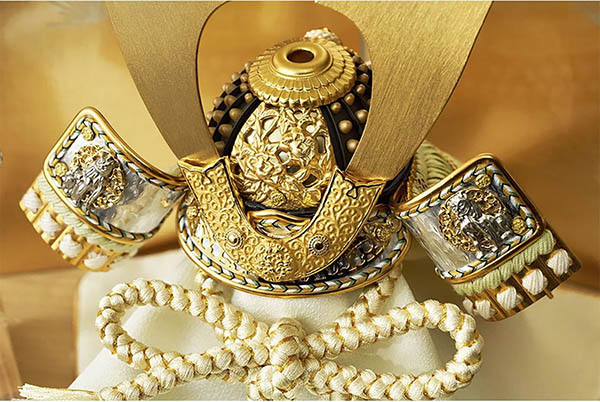 久月　 五月人形　久月作 獅狛之兜 収納飾り 正絹 萌黄匂縅 銀松二曲 甲冑師 鈴木利光　詳細画像