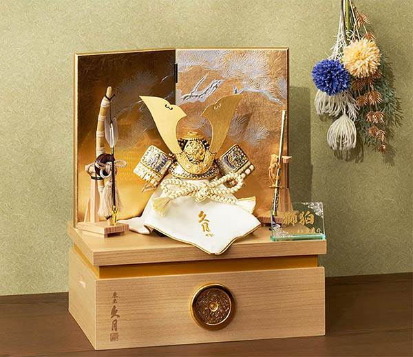 久月　 五月人形　久月作 獅狛之兜 収納飾り 正絹 萌黄匂縅 銀松二曲 甲冑師 鈴木利光　詳細画像