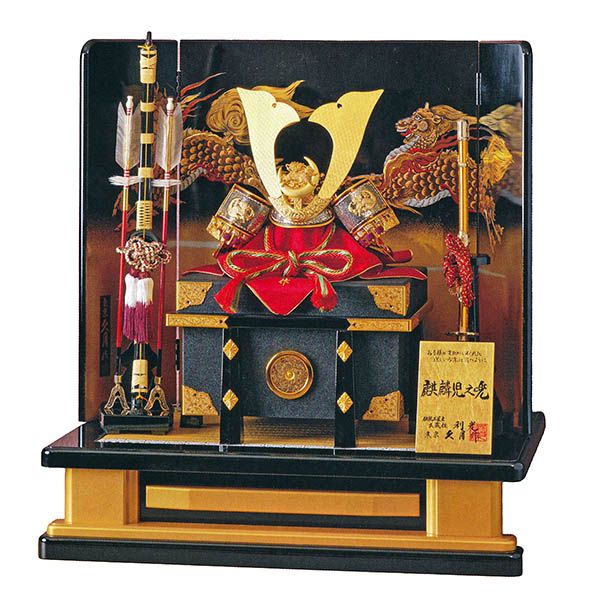 久月作 麒麟児之兜 高床台飾り 正絹朱糸縅 駿河古典蒔絵 甲冑師 鈴木利光 【D-5】