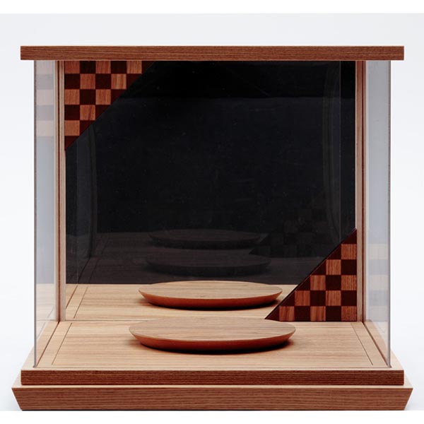 久月　 五月人形　加藤峻厳作 兜 紫肩萌黄縅 貼り合わせ小札 久月監製 木目 鏡面バック アクリルケース　詳細画像