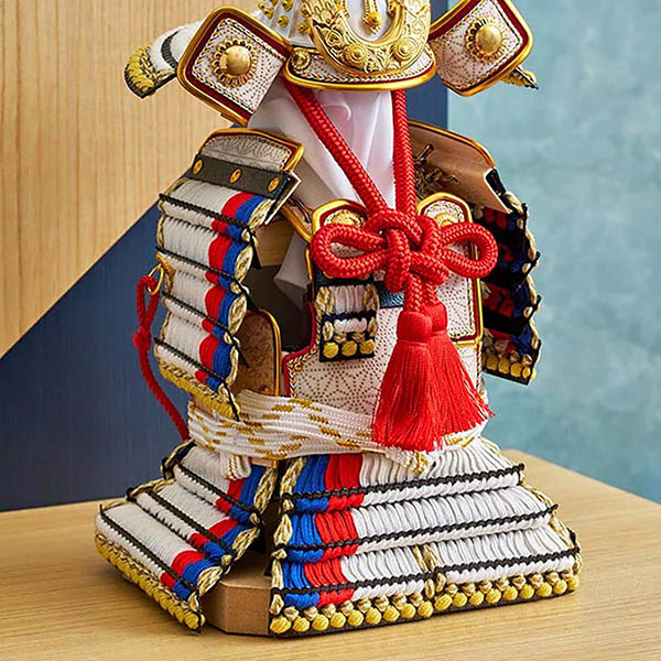 五月人形 久月 久月 奉納鎧 平飾り 正絹 白糸褄取縅 詳細画像 久月 五月人形 久月 奉納鎧 平飾り 正絹 白糸褄取縅 詳細画像