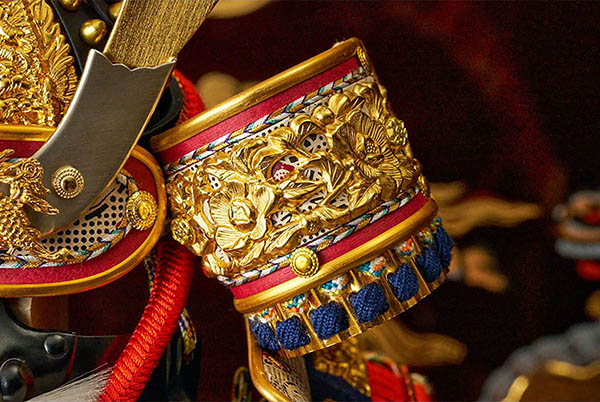 五月人形 久月 久月作 麒麟児大鎧 収納飾り 正絹 朱糸縅 駿河古典蒔絵 春慶塗り 甲冑師 鈴木利光 詳細画像 久月 五月人形 久月作 麒麟児大鎧 収納飾り 正絹 朱糸縅 駿河古典蒔絵 春慶塗り 甲冑師 鈴木利光 詳細画像