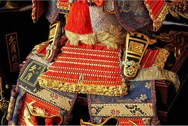 五月人形 久月 久月作 麒麟児大鎧 収納飾り 正絹 朱糸縅 駿河古典蒔絵 春慶塗り 甲冑師 鈴木利光 詳細画像 久月 五月人形 久月作 麒麟児大鎧 収納飾り 正絹 朱糸縅 駿河古典蒔絵 春慶塗り 甲冑師 鈴木利光 詳細画像