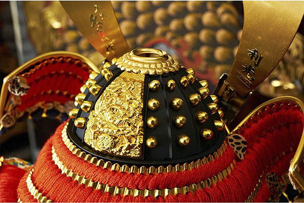 五月人形 久月 久月作 麒麟児大鎧 収納飾り 正絹 朱糸縅 駿河古典蒔絵 春慶塗り 甲冑師 鈴木利光 詳細画像 久月 五月人形 久月作 麒麟児大鎧 収納飾り 正絹 朱糸縅 駿河古典蒔絵 春慶塗り 甲冑師 鈴木利光 詳細画像