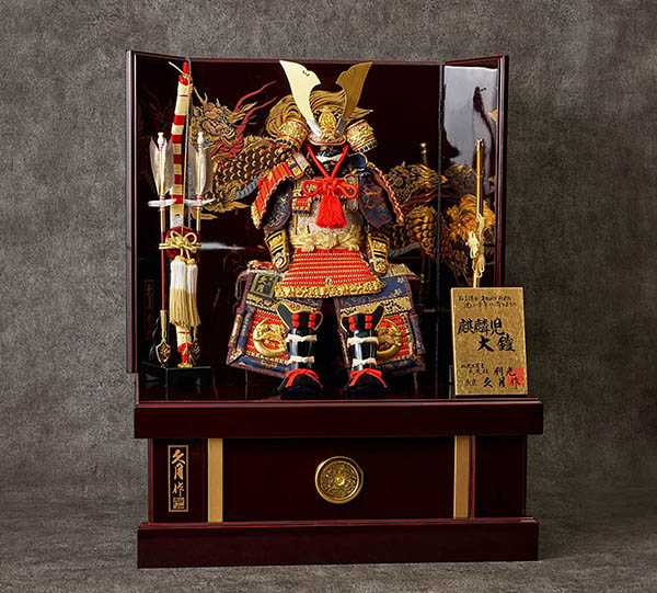 五月人形 久月 久月作 麒麟児大鎧 収納飾り 正絹 朱糸縅 駿河古典蒔絵 春慶塗り 甲冑師 鈴木利光 詳細画像 久月 五月人形 久月作 麒麟児大鎧 収納飾り 正絹 朱糸縅 駿河古典蒔絵 春慶塗り 甲冑師 鈴木利光 詳細画像