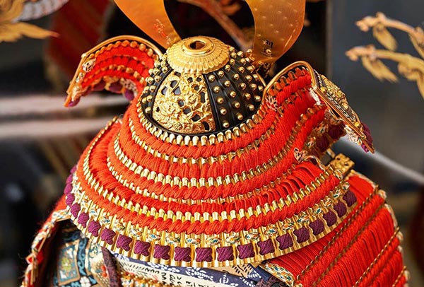 久月　 五月人形　久月作 麒麟児大鎧 高床台飾り 正絹 朱糸縅 麒麟児二曲屏風 甲冑師 鈴木利光　詳細画像