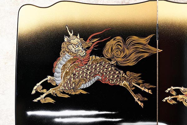 久月　 五月人形　久月作 麒麟児大鎧 高床台飾り 正絹 朱糸縅 麒麟児二曲屏風 甲冑師 鈴木利光　詳細画像