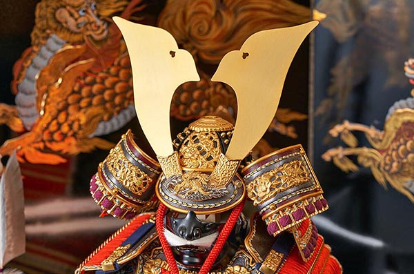 久月　 五月人形　久月作 麒麟児大鎧 高床台飾り 正絹 朱糸縅 麒麟児二曲屏風 甲冑師 鈴木利光　詳細画像