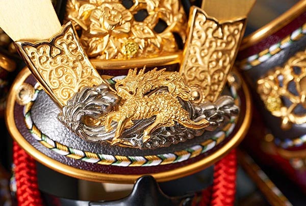 久月　 五月人形　久月作 麒麟児大鎧 高床台飾り 正絹 朱糸縅 麒麟児二曲屏風 甲冑師 鈴木利光　詳細画像