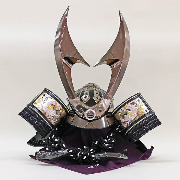 久月　 五月人形　久月 着用兜 収納飾り 黒糸縅 彫金龍虎二曲 収納箱　詳細画像