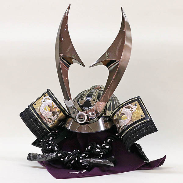 久月　 五月人形　久月 着用兜 収納飾り 黒糸縅 彫金龍虎二曲 収納箱　詳細画像