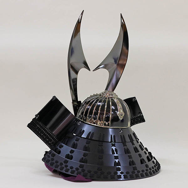 久月　 五月人形　久月 着用兜 収納飾り 黒糸縅 彫金龍虎二曲 収納箱　詳細画像