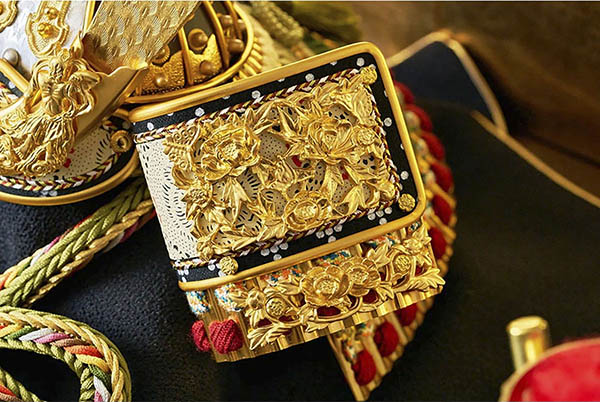 久月　 五月人形　久月作 仁王之兜 収納飾り 正絹 萌黄裾濃縅  甲冑師 鈴木利光 久月当主監製　詳細画像