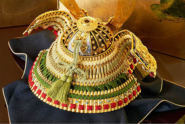 久月　 五月人形　久月作 仁王之兜 収納飾り 正絹 萌黄裾濃縅  甲冑師 鈴木利光 久月当主監製　詳細画像