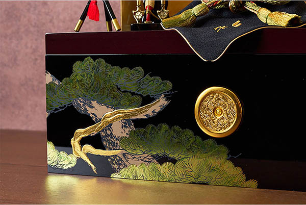 久月　 五月人形　久月作 仁王之兜 収納飾り 正絹 萌黄裾濃縅  甲冑師 鈴木利光 久月当主監製　詳細画像