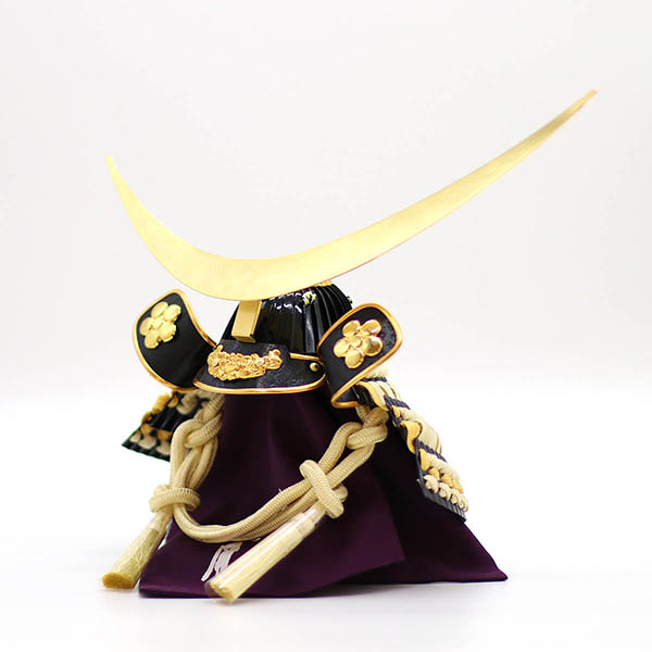 五月人形 久月 久月 戦国武将 兜 収納飾り 正絹 白糸縅 伊達政宗公 駿河古典蒔絵 白木 木目 詳細画像 久月 五月人形 久月 戦国武将 兜 収納飾り 正絹 白糸縅 伊達政宗公 駿河古典蒔絵 白木 木目 詳細画像