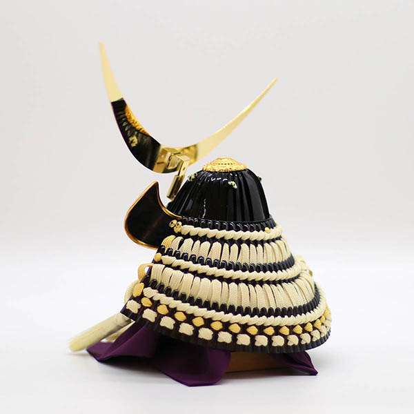 五月人形 久月 久月 戦国武将 兜 収納飾り 正絹 白糸縅 伊達政宗公 駿河古典蒔絵 白木 木目 詳細画像 久月 五月人形 久月 戦国武将 兜 収納飾り 正絹 白糸縅 伊達政宗公 駿河古典蒔絵 白木 木目 詳細画像