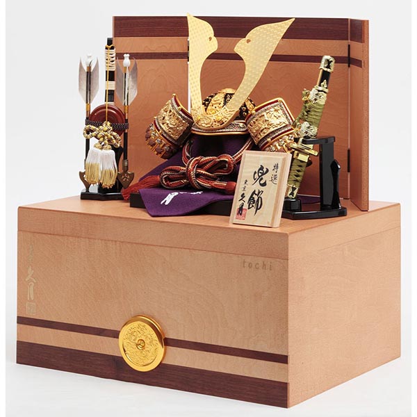 久月　 五月人形　銘木 栃 兜 二引 収納飾り 正絹 茶糸裾後縅 白木 木目　詳細画像