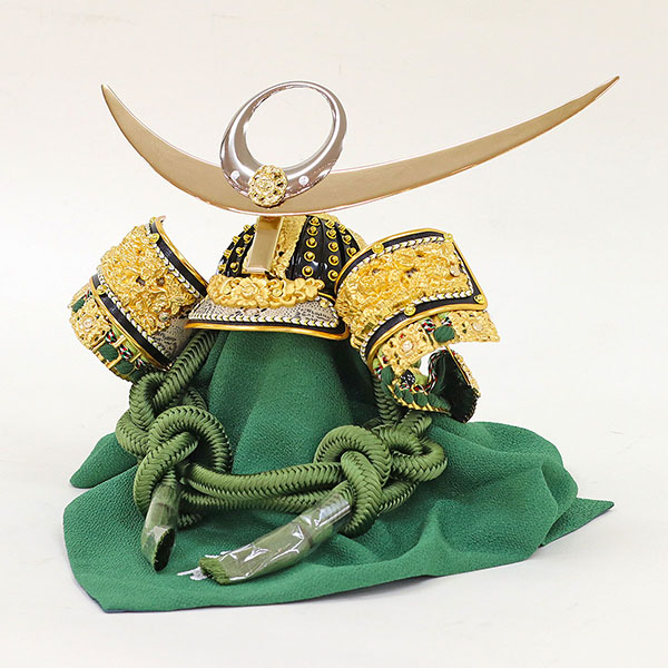 久月　 五月人形　銘木 檜 上杉謙信 兜 二引き 収納飾り 正絹 萌黄裾濃縅 白木 木目　詳細画像