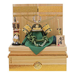 五月人形: 銘木 檜 上杉謙信 兜 二引き 収納飾り 正絹 萌黄裾濃縅 白木 木目 【D-40】