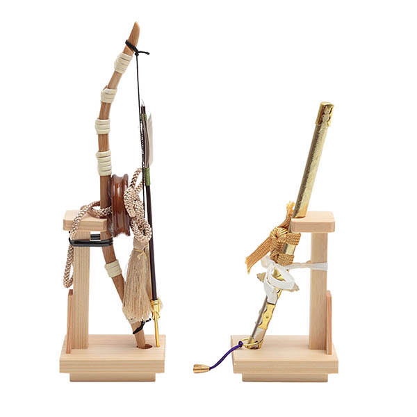 五月人形 久月 鈴木利光作 銘木 栃 兜 二引き 収納飾り 正絹 薄茶中白縅 久月監製 白木 木目 詳細画像 久月 五月人形 鈴木利光作 銘木 栃 兜 二引き 収納飾り 正絹 薄茶中白縅 久月監製 白木 木目 詳細画像