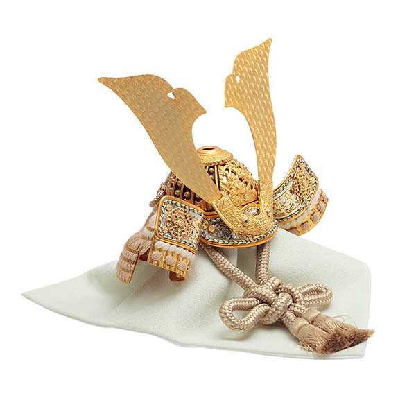 五月人形 久月 鈴木利光作 銘木 栃 兜 二引き 収納飾り 正絹 薄茶中白縅 久月監製 白木 木目 詳細画像 久月 五月人形 鈴木利光作 銘木 栃 兜 二引き 収納飾り 正絹 薄茶中白縅 久月監製 白木 木目 詳細画像