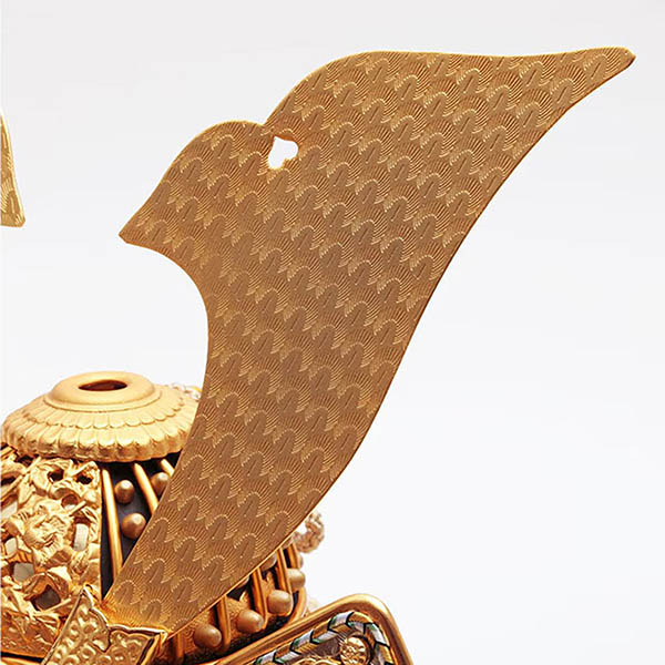 五月人形 久月 鈴木利光作 銘木 栃 兜 二引き 収納飾り 正絹 薄茶中白縅 久月監製 白木 木目 詳細画像 久月 五月人形 鈴木利光作 銘木 栃 兜 二引き 収納飾り 正絹 薄茶中白縅 久月監製 白木 木目 詳細画像