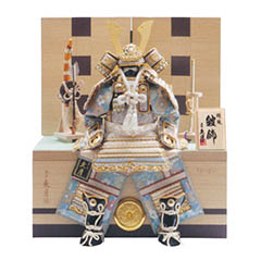 五月人形: 銘木 針桐 鎧 二引き 収納飾り 正絹 淡青裾濃縅 白木 木目 【D-43】