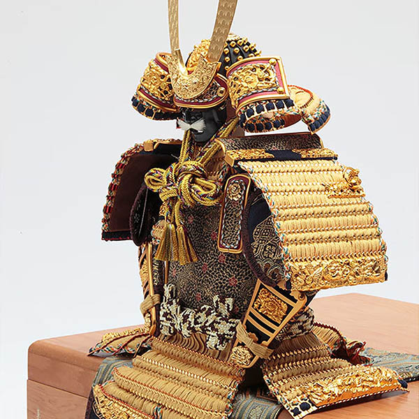 久月　 五月人形　鈴木利光作 大鎧収納飾り 正絹緋縅 久月監製　詳細画像