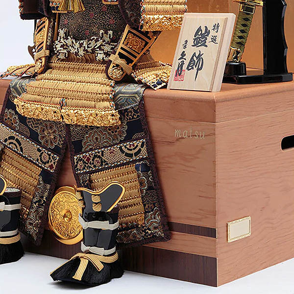 久月　 五月人形　鈴木利光作 大鎧収納飾り 正絹緋縅 久月監製　詳細画像