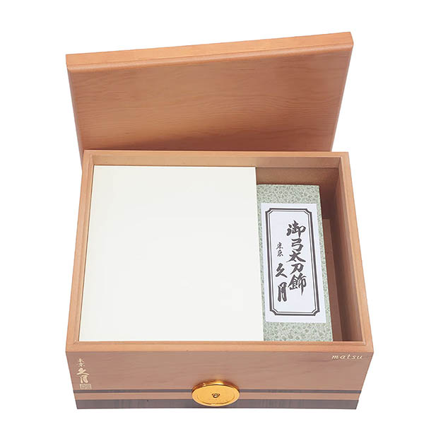 久月　 五月人形　鈴木利光作 大鎧収納飾り 正絹緋縅 久月監製　詳細画像