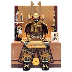 五月人形: 鈴木利光作 大鎧収納飾り 正絹緋縅 久月監製