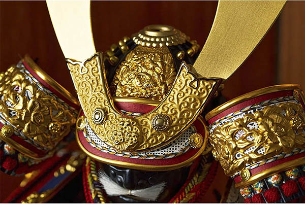 五月人形 久月 中村宗光作 銘木 花梨 鎧 二引き 収納飾り 正絹 紅雅茜縅 久月監製 木目 詳細画像 久月 五月人形 中村宗光作 銘木 花梨 鎧 二引き 収納飾り 正絹 紅雅茜縅 久月監製 木目 詳細画像