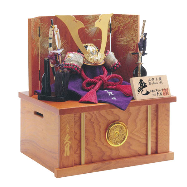 早乙女幸隆作 兜 収納飾り 正絹 萌黄縅 鎌倉時代 貼り合わせ小札 久月監製 収納箱 【D-79】