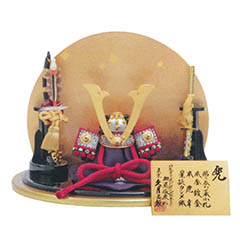 五月人形: 加藤峻厳作 兜 平飾り 紅裾濃 張り合わせ小札 金黒円形衝立飾り台 【D-65】