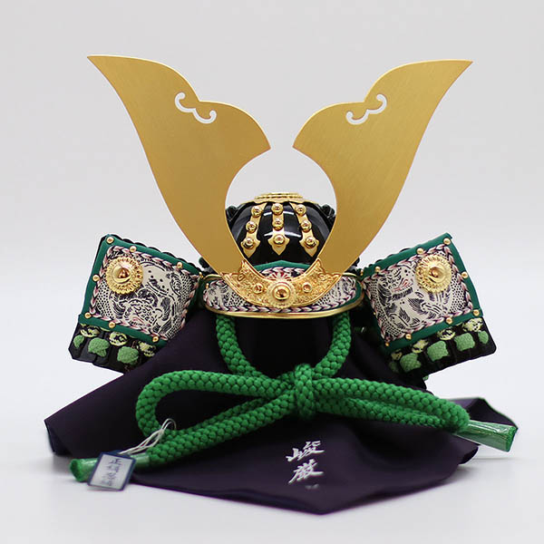 五月人形 久月 加藤峻厳作 兜 収納飾り 萌黄裾濃縅 貼り合わせ小札 久月監製 黒ツヤ木目針松 収納箱 詳細画像 久月 五月人形 加藤峻厳作 兜 収納飾り 萌黄裾濃縅 貼り合わせ小札 久月監製 黒ツヤ木目針松 収納箱 詳細画像