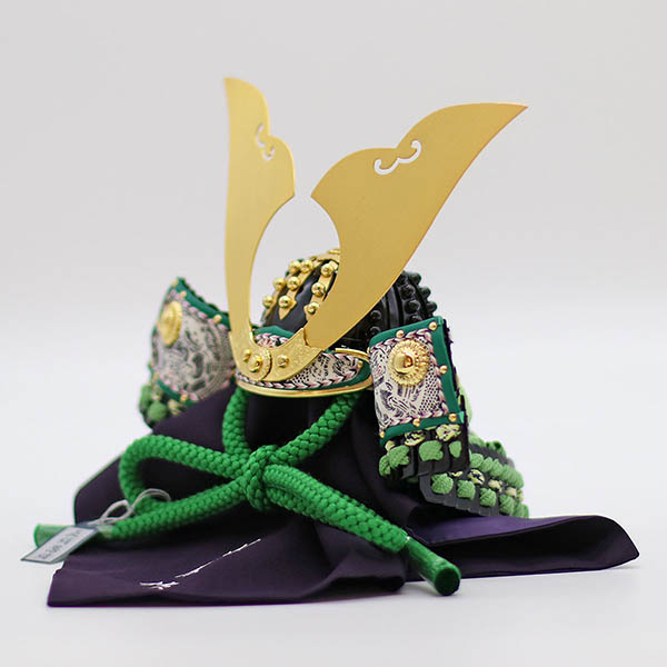 五月人形 久月 加藤峻厳作 兜 収納飾り 萌黄裾濃縅 貼り合わせ小札 久月監製 黒ツヤ木目針松 収納箱 詳細画像 久月 五月人形 加藤峻厳作 兜 収納飾り 萌黄裾濃縅 貼り合わせ小札 久月監製 黒ツヤ木目針松 収納箱 詳細画像