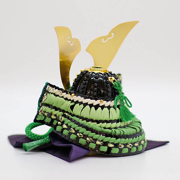 五月人形 久月 加藤峻厳作 兜 収納飾り 萌黄裾濃縅 貼り合わせ小札 久月監製 黒ツヤ木目針松 収納箱 詳細画像 久月 五月人形 加藤峻厳作 兜 収納飾り 萌黄裾濃縅 貼り合わせ小札 久月監製 黒ツヤ木目針松 収納箱 詳細画像