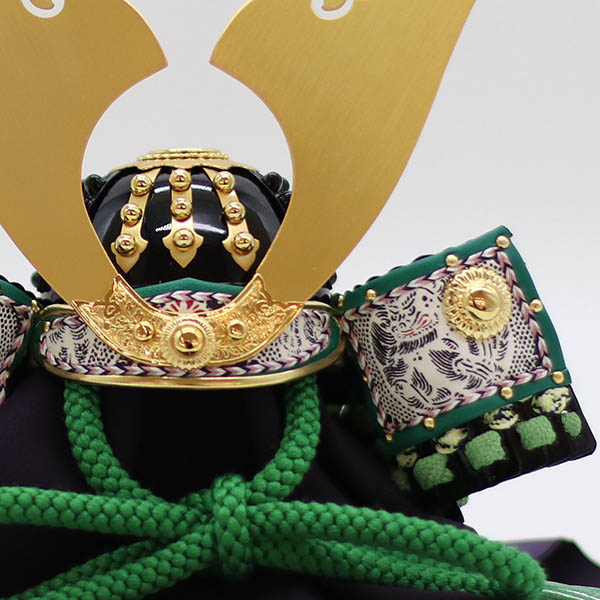 五月人形 久月 加藤峻厳作 兜 収納飾り 萌黄裾濃縅 貼り合わせ小札 久月監製 黒ツヤ木目針松 収納箱 詳細画像 久月 五月人形 加藤峻厳作 兜 収納飾り 萌黄裾濃縅 貼り合わせ小札 久月監製 黒ツヤ木目針松 収納箱 詳細画像