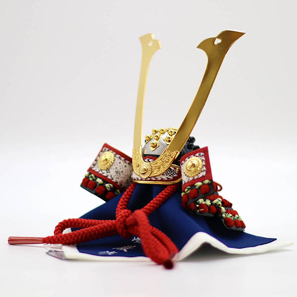 五月人形 久月 加藤峻厳作 兜 収納飾り 赤糸縅 張り合わせ小札 久月監製 銀箔市松屏風 収納箱 詳細画像 久月 五月人形 加藤峻厳作 兜 収納飾り 赤糸縅 張り合わせ小札 久月監製 銀箔市松屏風 収納箱 詳細画像